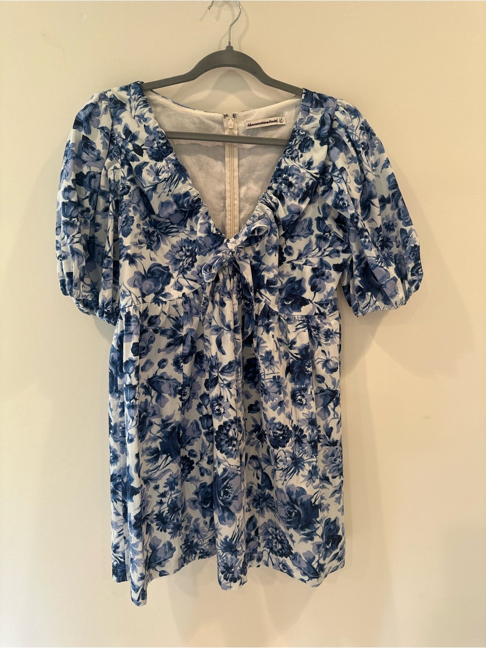 A & F Blue Floral Short-Sleeve V-Neck Women’s Top